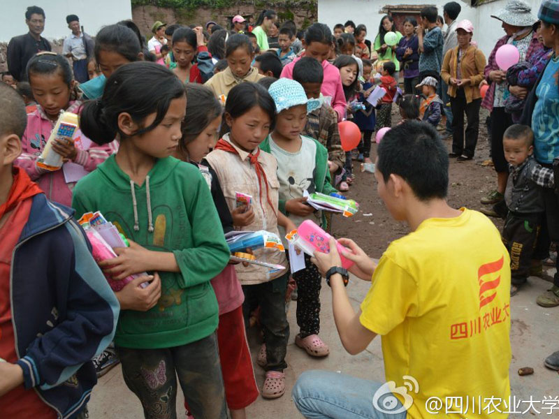 7��28�գ���(j��ng)�v��2��(g��)��С�r(sh��)��ɽ·���Ĵ��r(n��ng)�I(y��)��W(xu��)����·�(y��ng)�⡱�F(tu��n)�(du��)�I���Đ�(��i)�����Y���(du��)�T�ʹ���Ĺ�ͬŬ�����\(y��n)���˴������K���͵��˺��ӂ���������