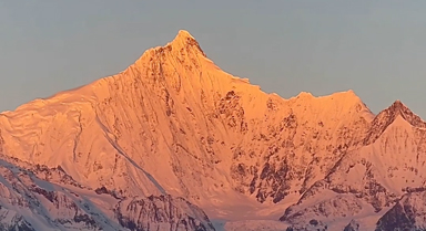 看梅裡雪山從月映銀山到日照金山